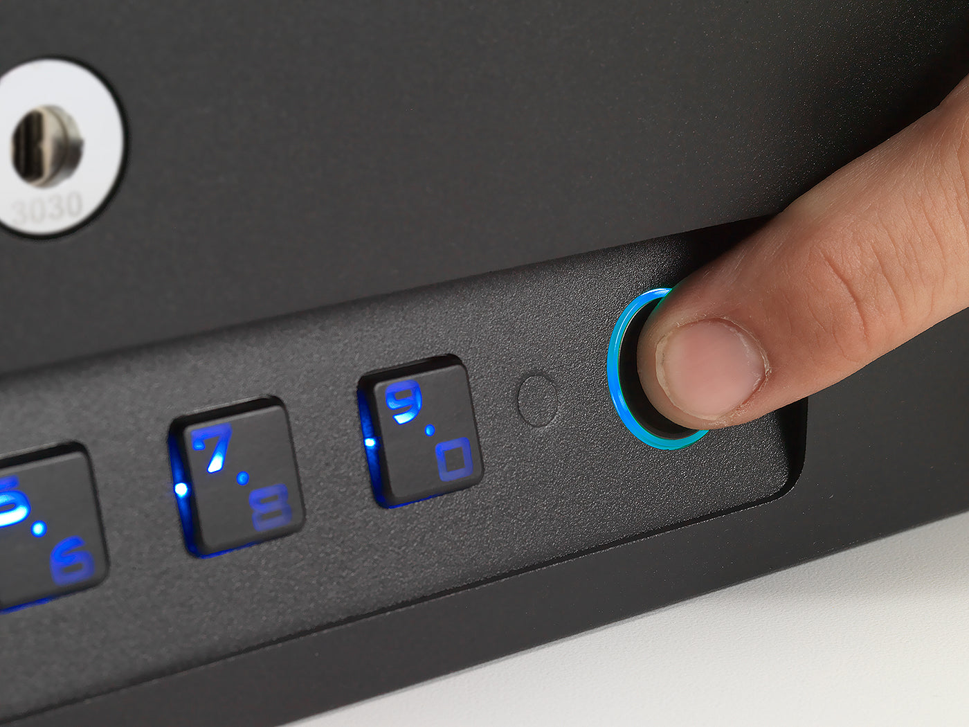 BoostedSafe Elite: Fingerprint, Key & Digital Combo